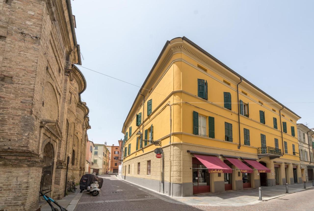 Il Loft Di Quintino Apartment Parma Bagian luar foto